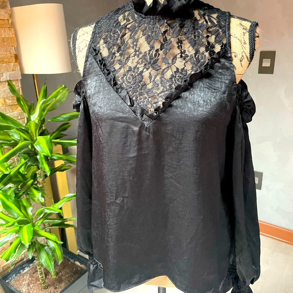 Cutout long sleeve blouse